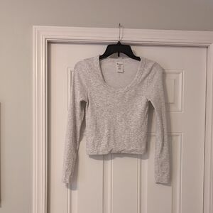 No Boundaries Light Gray Long Sleeve Top Size M
